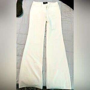Victoria’s Secret size 2 ivory/white pant